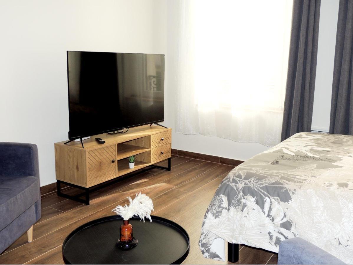 Studio Tout Confort A 2 Pas Du Chateau St Germain Saint-Germain-en-Laye Exterior photo